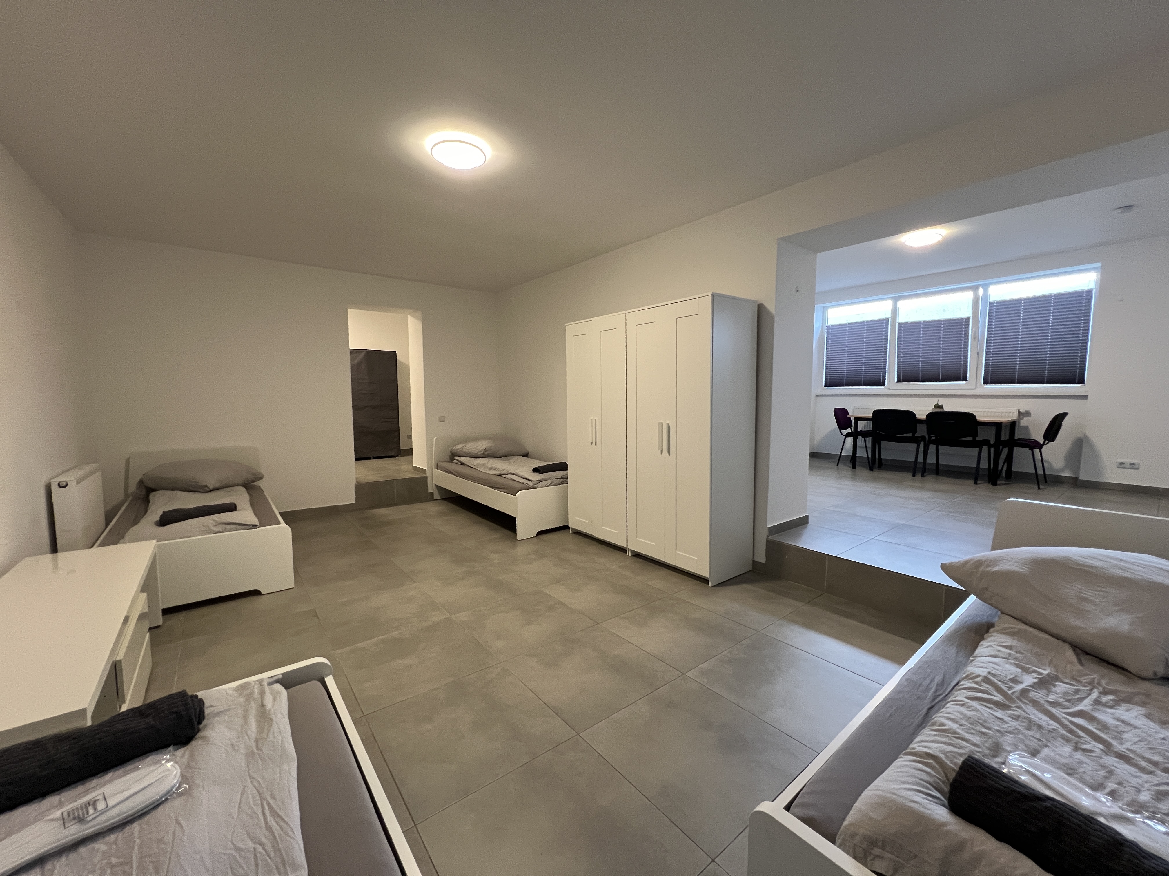 Mieterlux Heusenstamm — Zimmer für 4 Personen – Foto 4