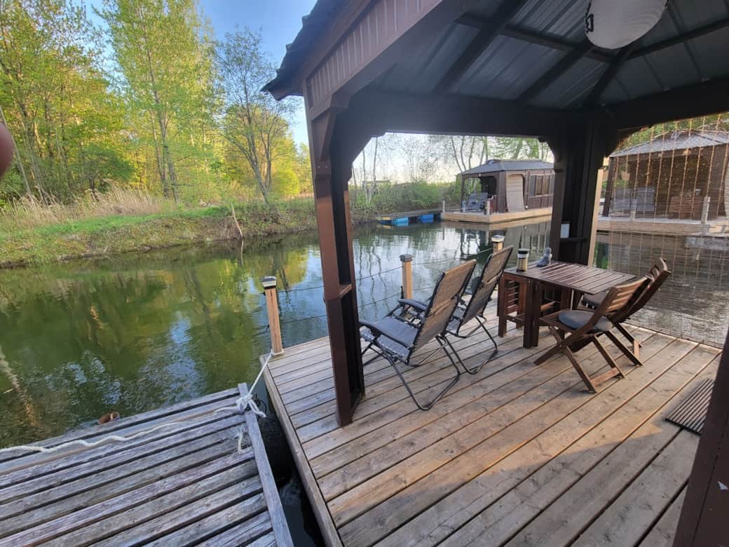 Vue vers le fond du canal