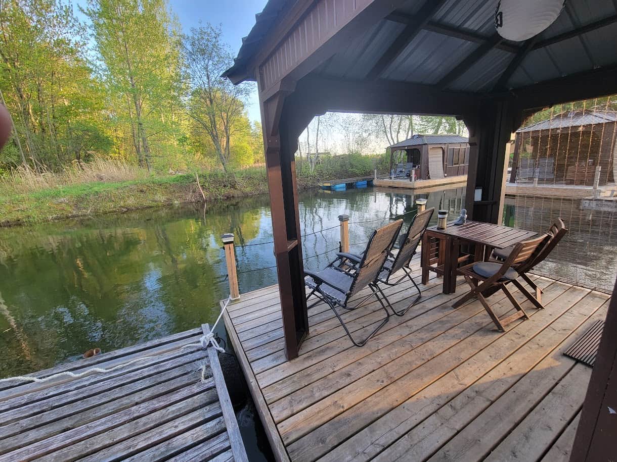 Vue vers le fond du canal