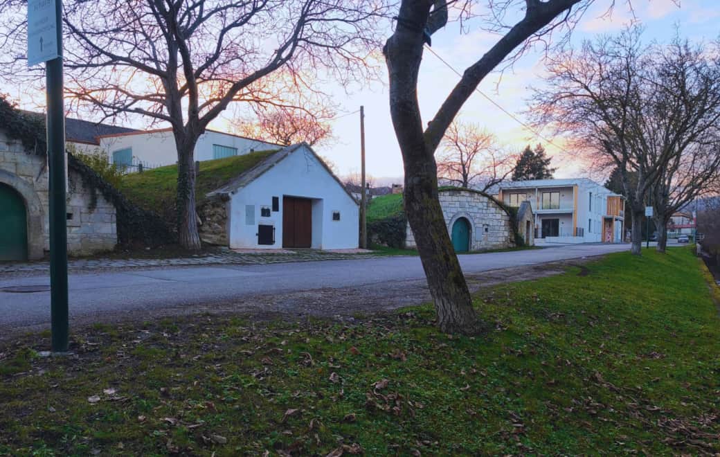 Kellergasse und Apartments 2