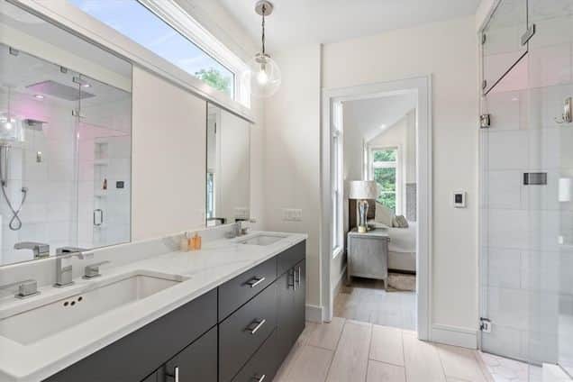 Master bathroom 