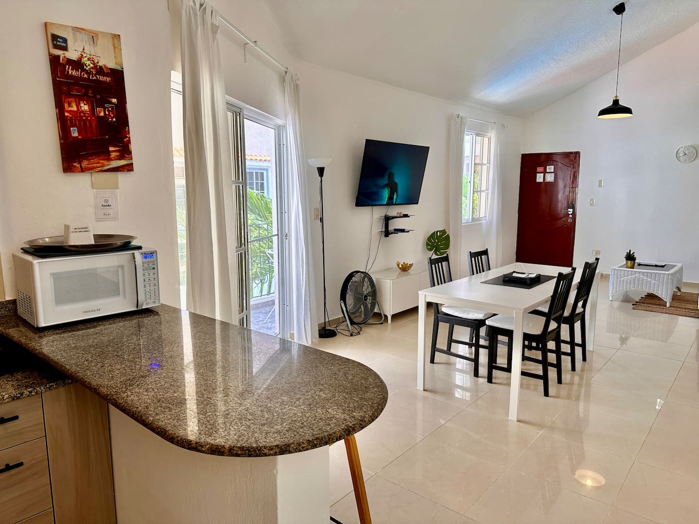Perfectly located Los Corales, minutes from beach photo 3