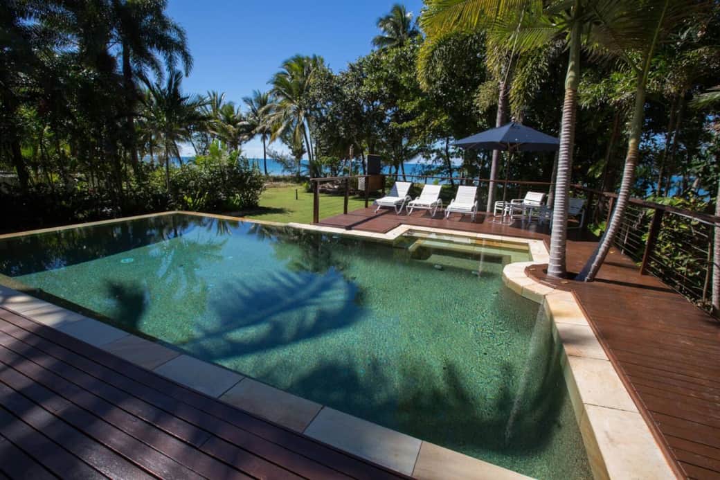The Beach Cottage - Beachside pool with view of Wongaling Beach 