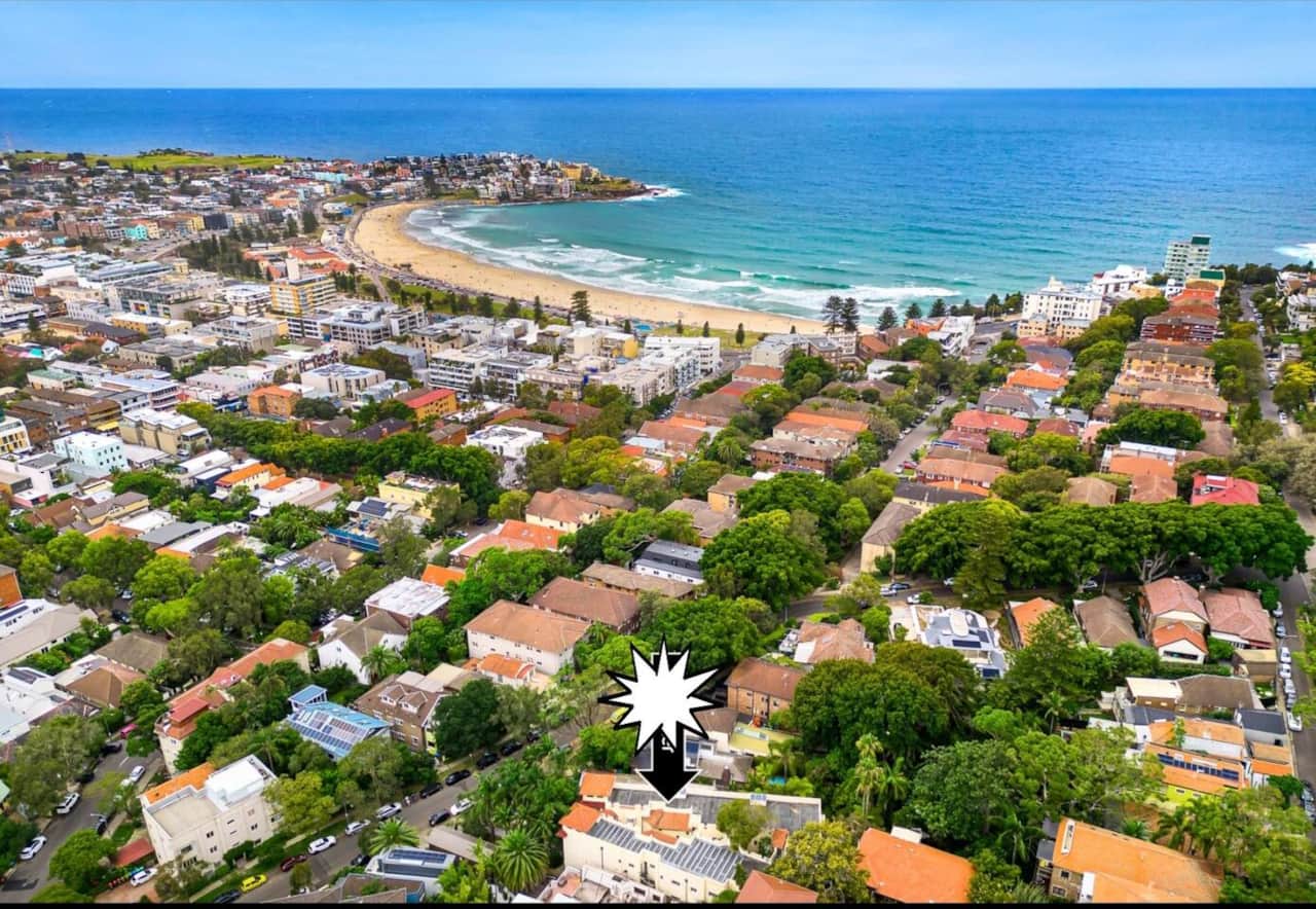 Walk everywhere 
bondi beach, north bondi, tamarama beach, bronte beach, coogee beach, rose bay,  central bondi, beachside apartment,  bondi coastal walk, sydney eastern suburbs, coastal getaway, family friendly, relaxing beach escape