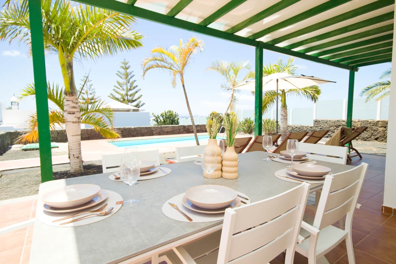 Zona exterior para relajarse en villa familiar de Playa Blanca Lanzarote