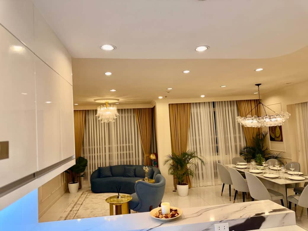 A spacious and well interiored living and dining area to convey elegance and comfort while you stay.