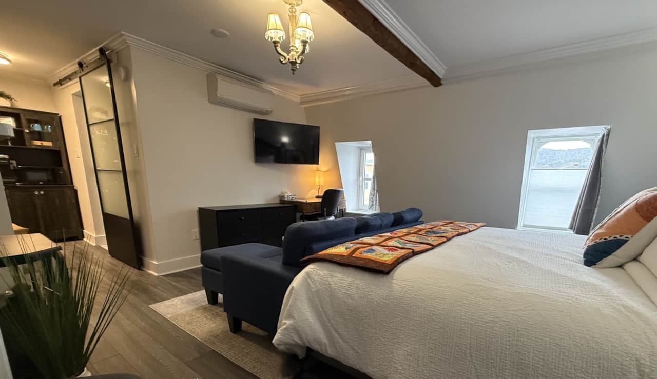 Superior King Suite, 6pc ensuite, with a deep luxurious soaker tub, separate shower, washer/dryer