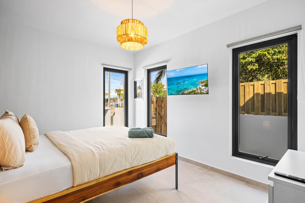 Queen Bedroom 1 Queen Bedroom 1