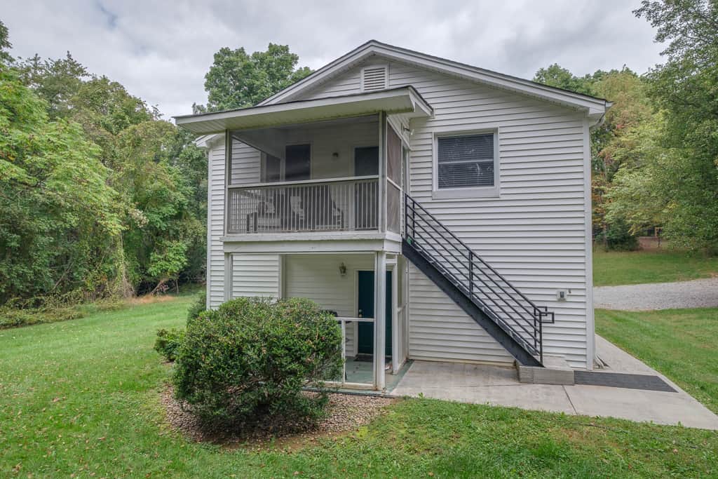 Entry with screened-in porch Entry with screened-in porch