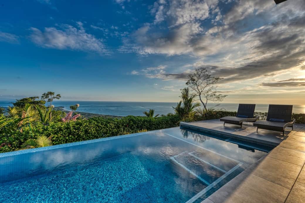 Infinity pool and long chairs, the perfect set up to fully enjoy the sunshine and this amazing ocean view.