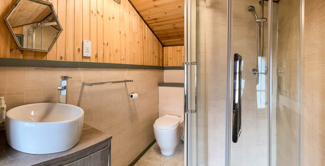A Real Bathroom ! A Real Bathroom !