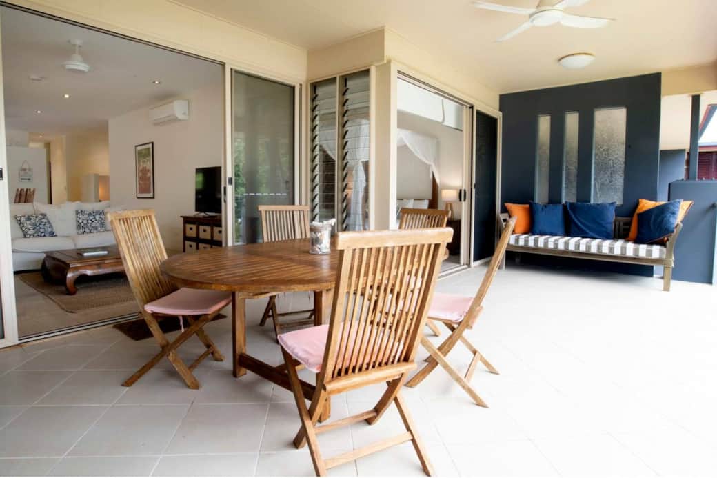 Beach House Apartment No 5 - Balcony with seating Beach House Apartment No 5 - Balcony with seating