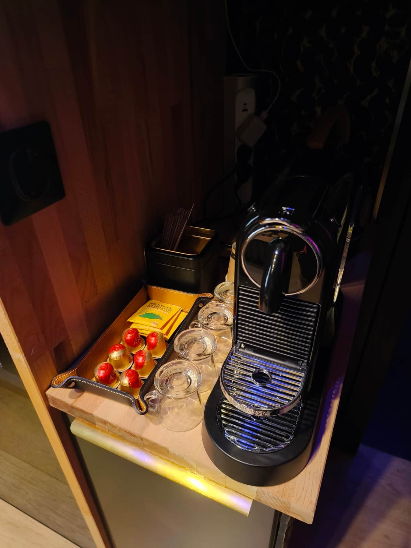 UN PETIT CAFE.jpg