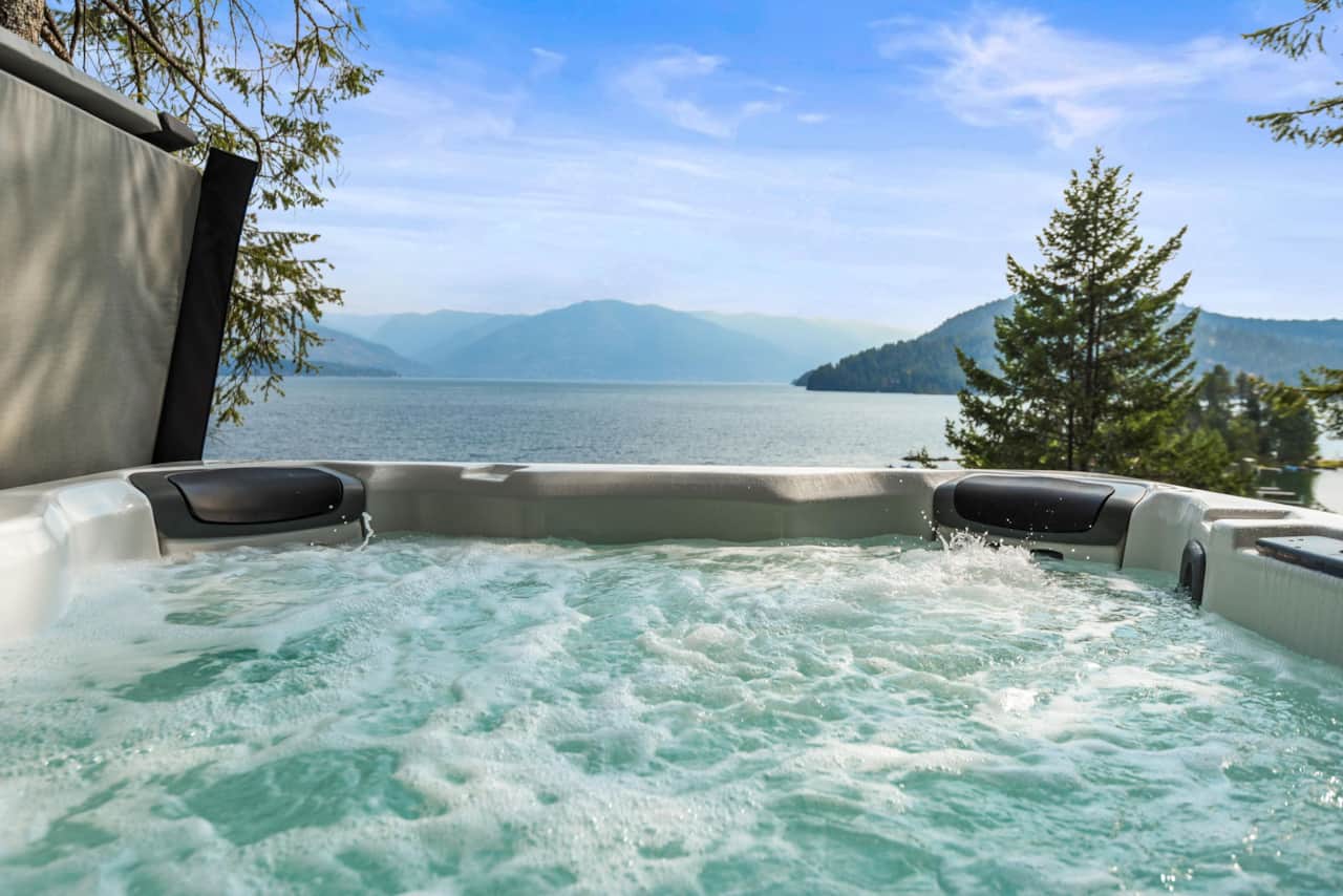 46-web-or-mls-Hot-Tub-2.jpg