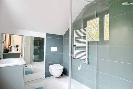 Salle de bain à l'étage