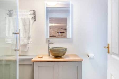 en-suite shower room