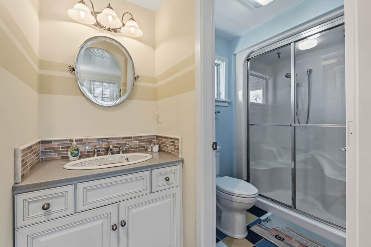 En Suite 3/4 Bathroom in First Floor Bedroom