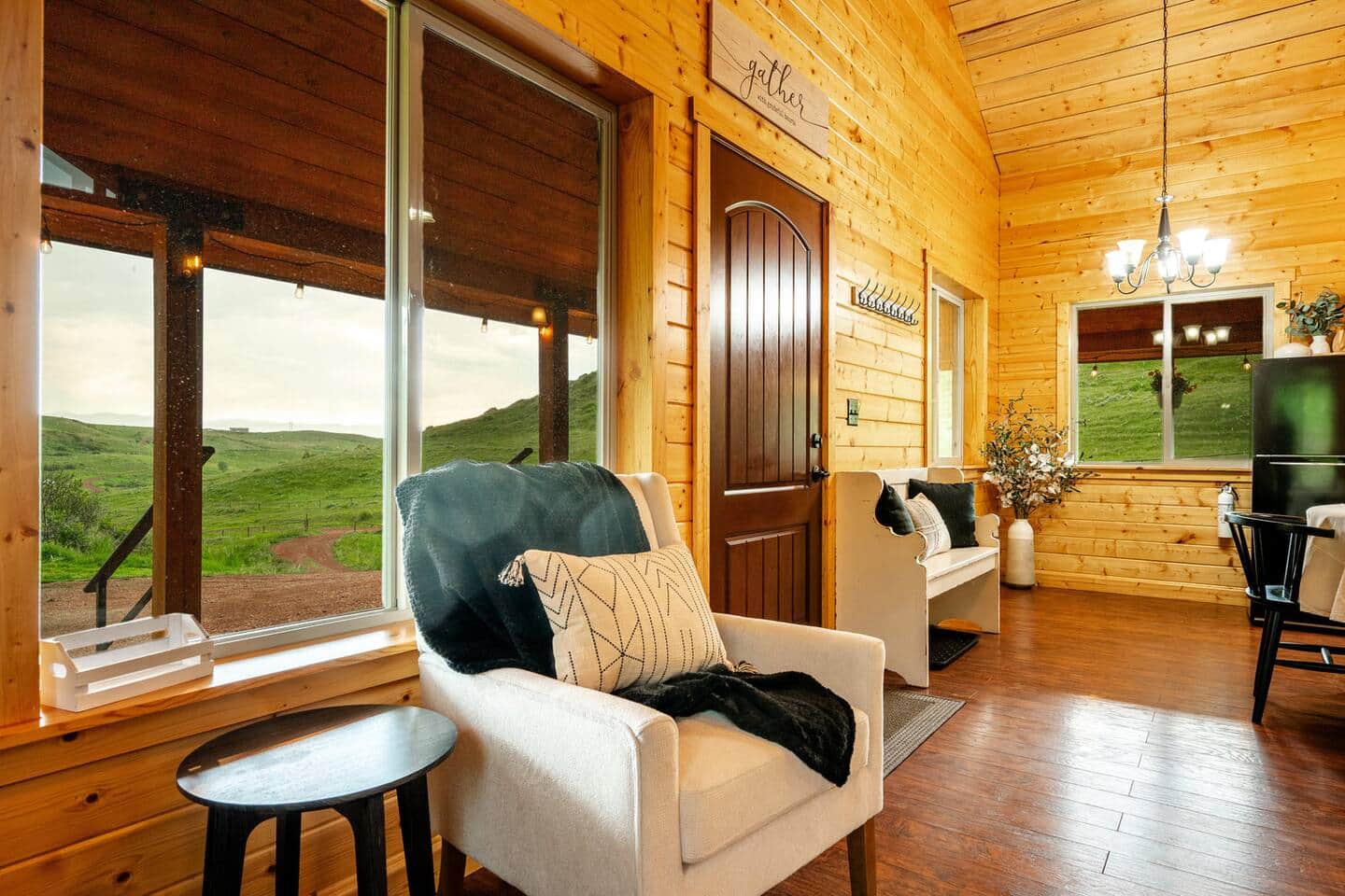 Magpie Cabin Bighorn views