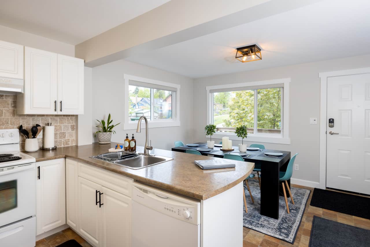 Suite E Kitchen and Dining