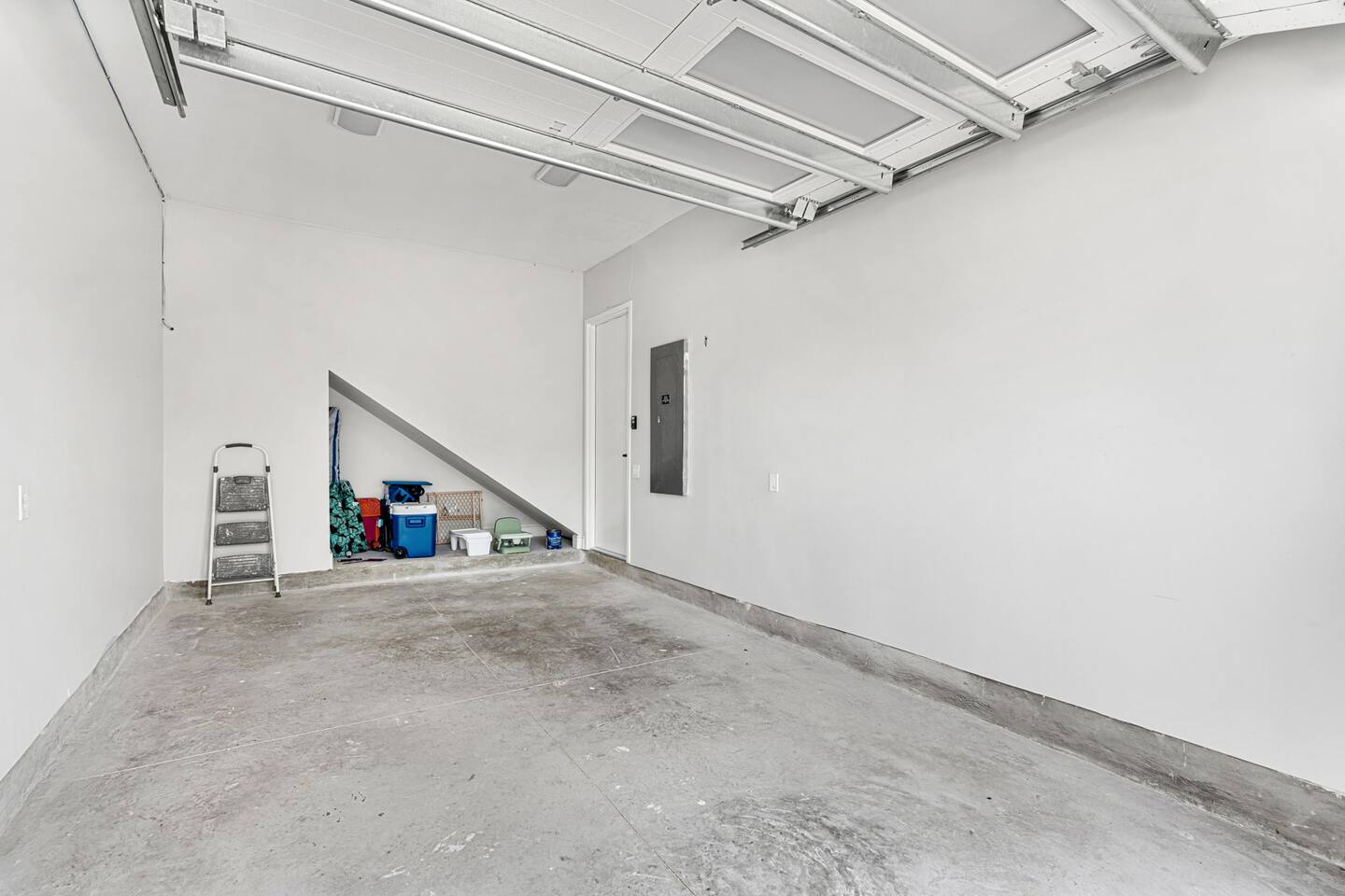 Spacious garage, ideal for parking or storing beach gear during your stay.