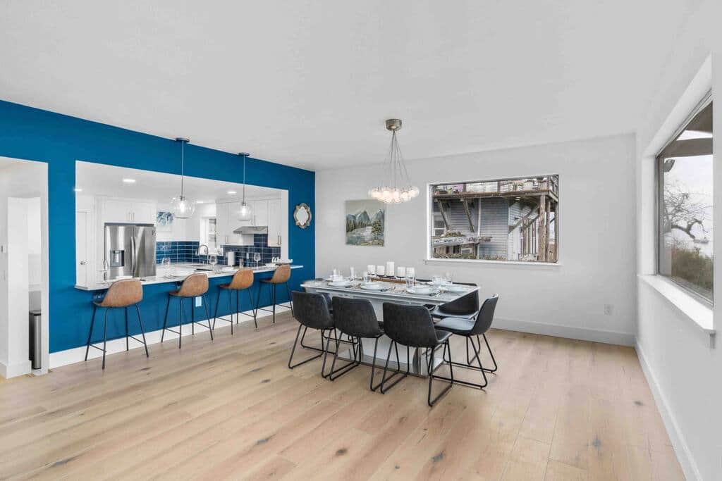 Seating for 12 for mealtimes. 