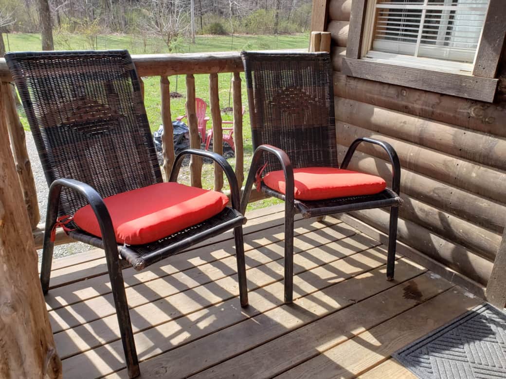Easy living front porch space