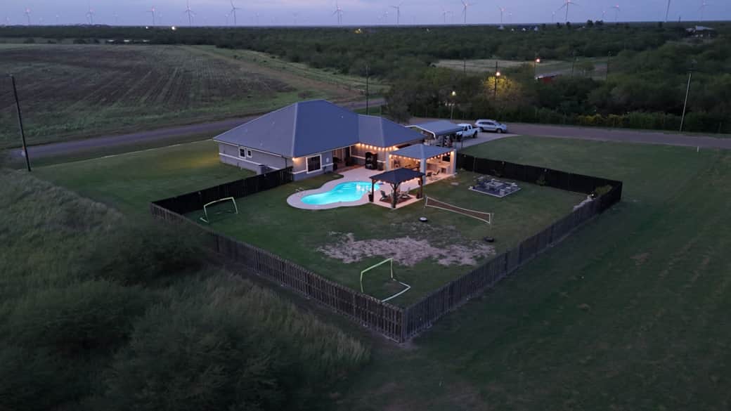 Pool, soccer net, volleyball net and fire pit to enjoy the outdoors!