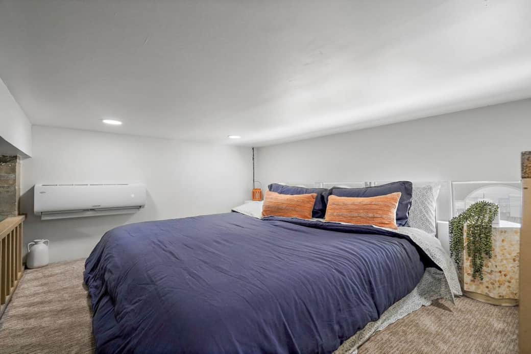 Sleeping loft with king size bed