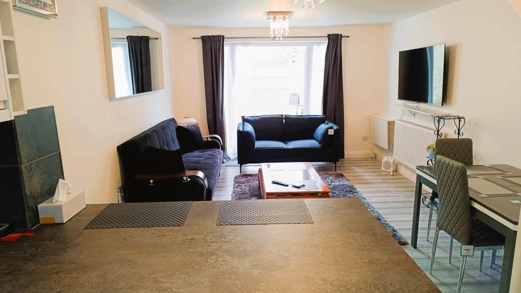 Front Room Facing The Grd