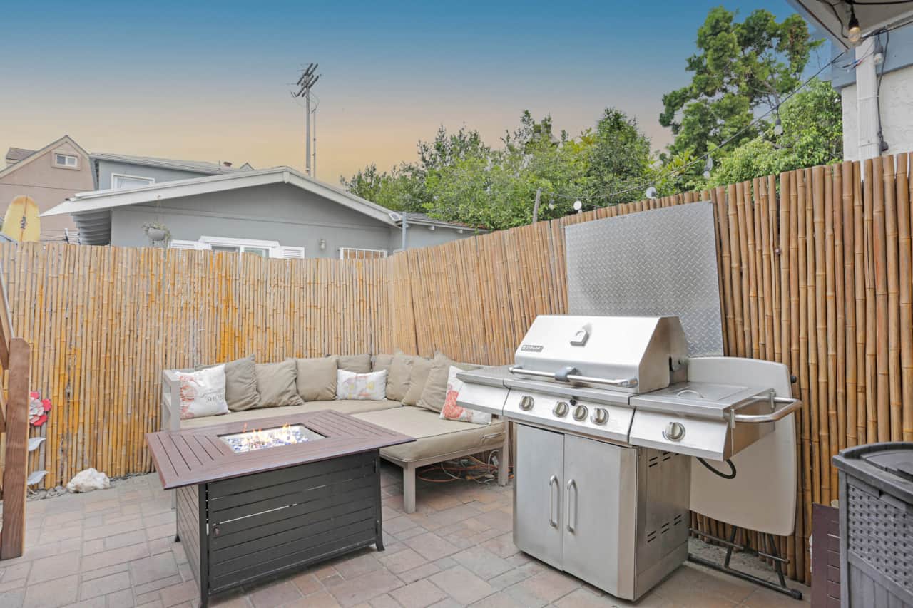 Patio w/ Fire Pit & Gas BBQ