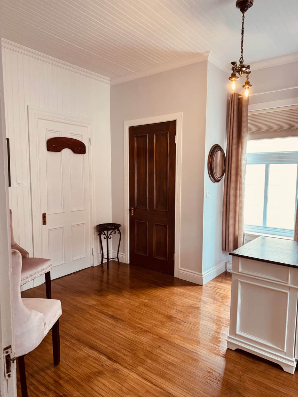 Bureau (bain caché)