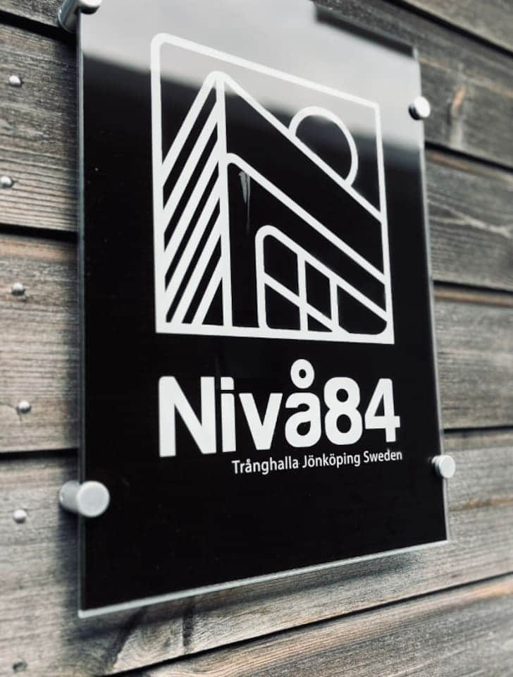 The sign for Nivå84. Its named this since the guesthouse is situated 84 meters above lake Vättern. The sign for Nivå84. Its named this since the guesthouse is situated 84 meters above lake Vättern.