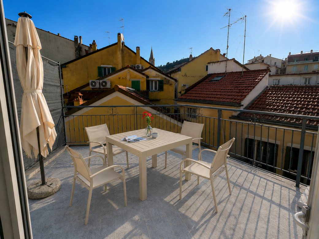 Ampio terrazzo privato ideale per relax e aperitivi ☀️