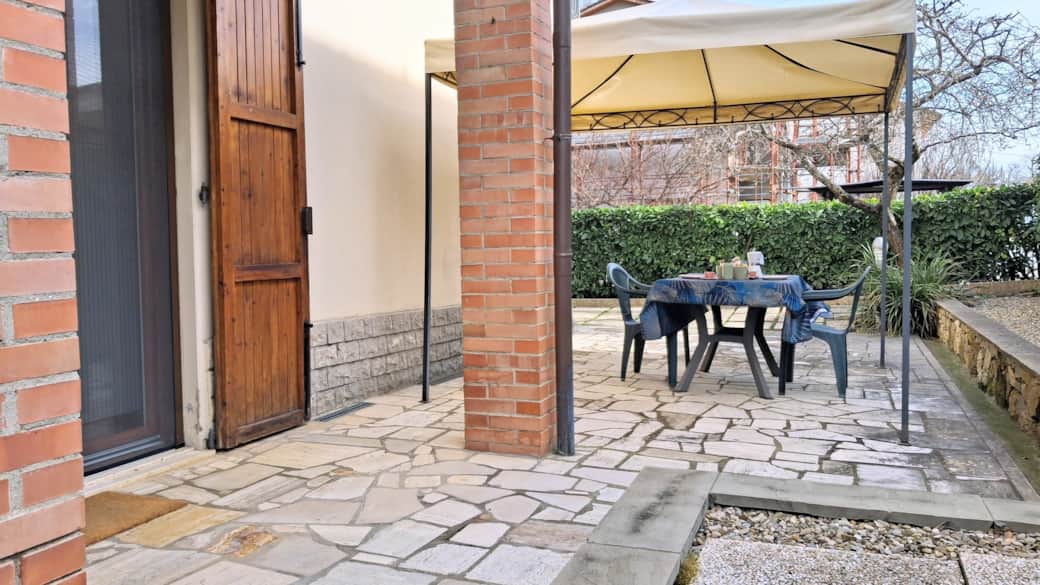 On the left, entrance to the Suite. On the left, entrance to the Suite.