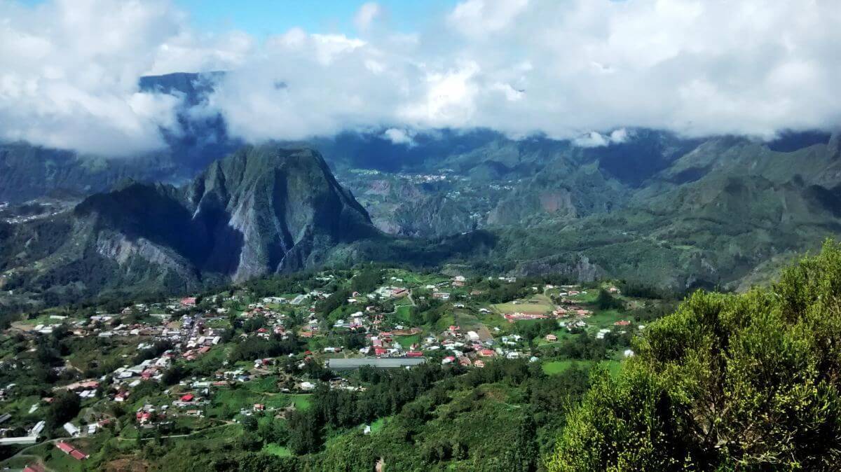 cirque de salazie, maisons village perdu dans les montagnes