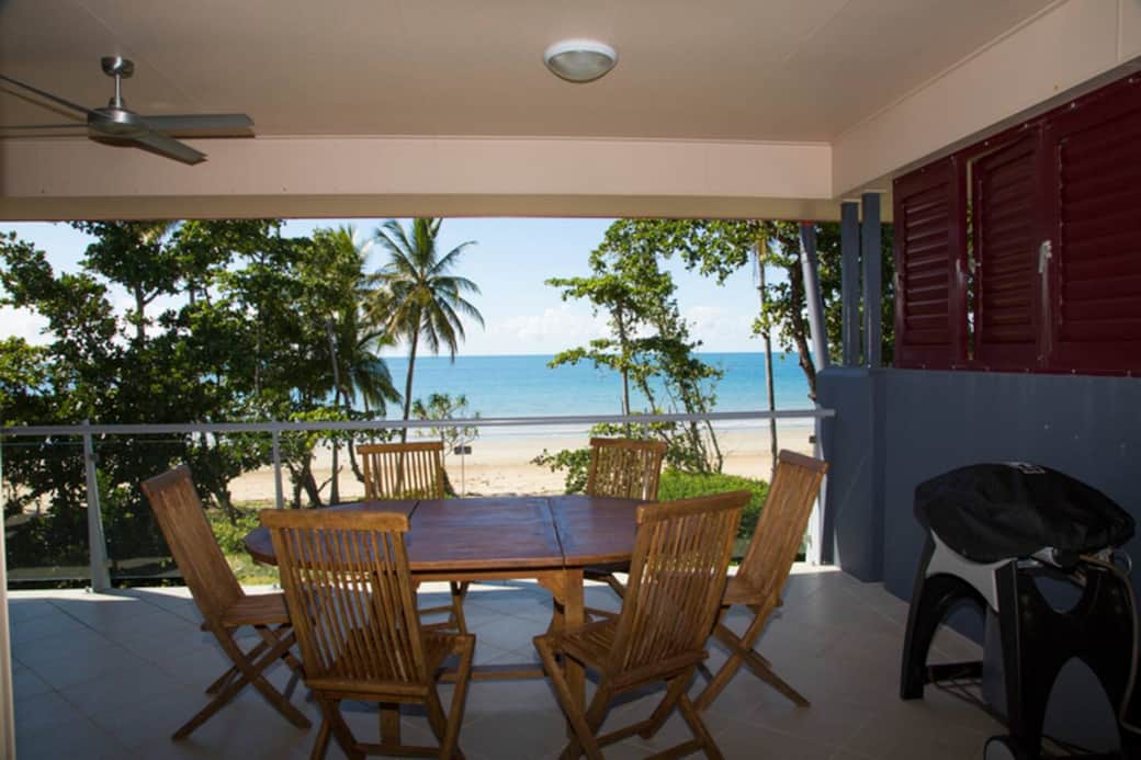 Beach House Apartment No 5 - what a great area to enjoy a meal together Beach House Apartment No 5 - what a great area to enjoy a meal together