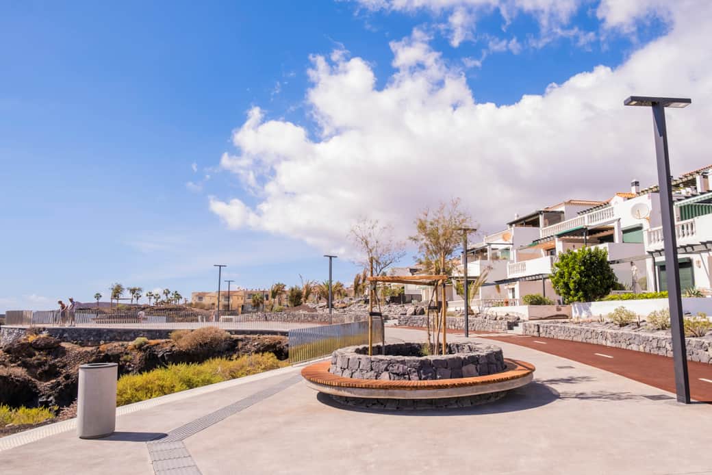Gran paseo recién construido, acceso directo al puerto náutico de San Miguel.