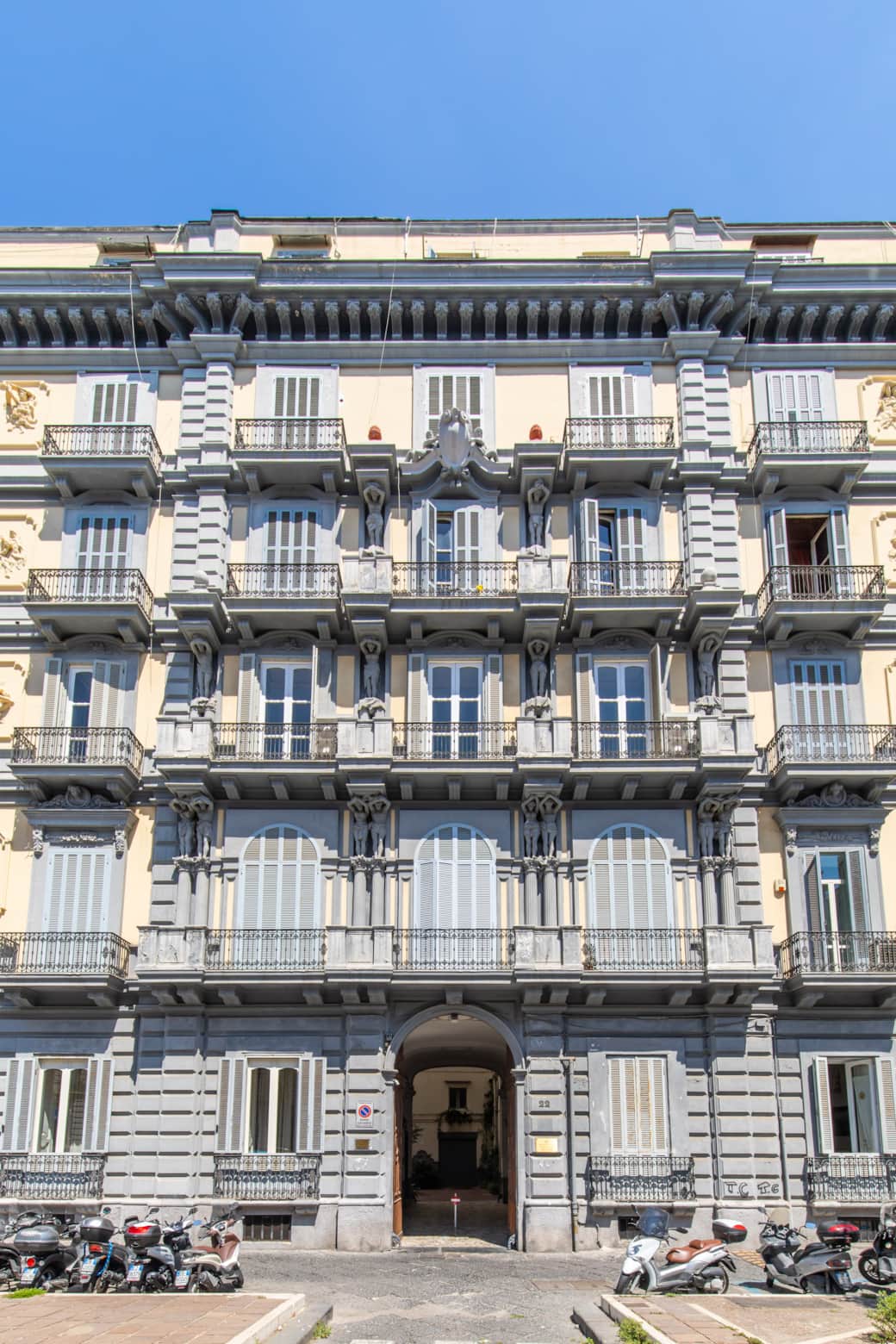Esterno 3