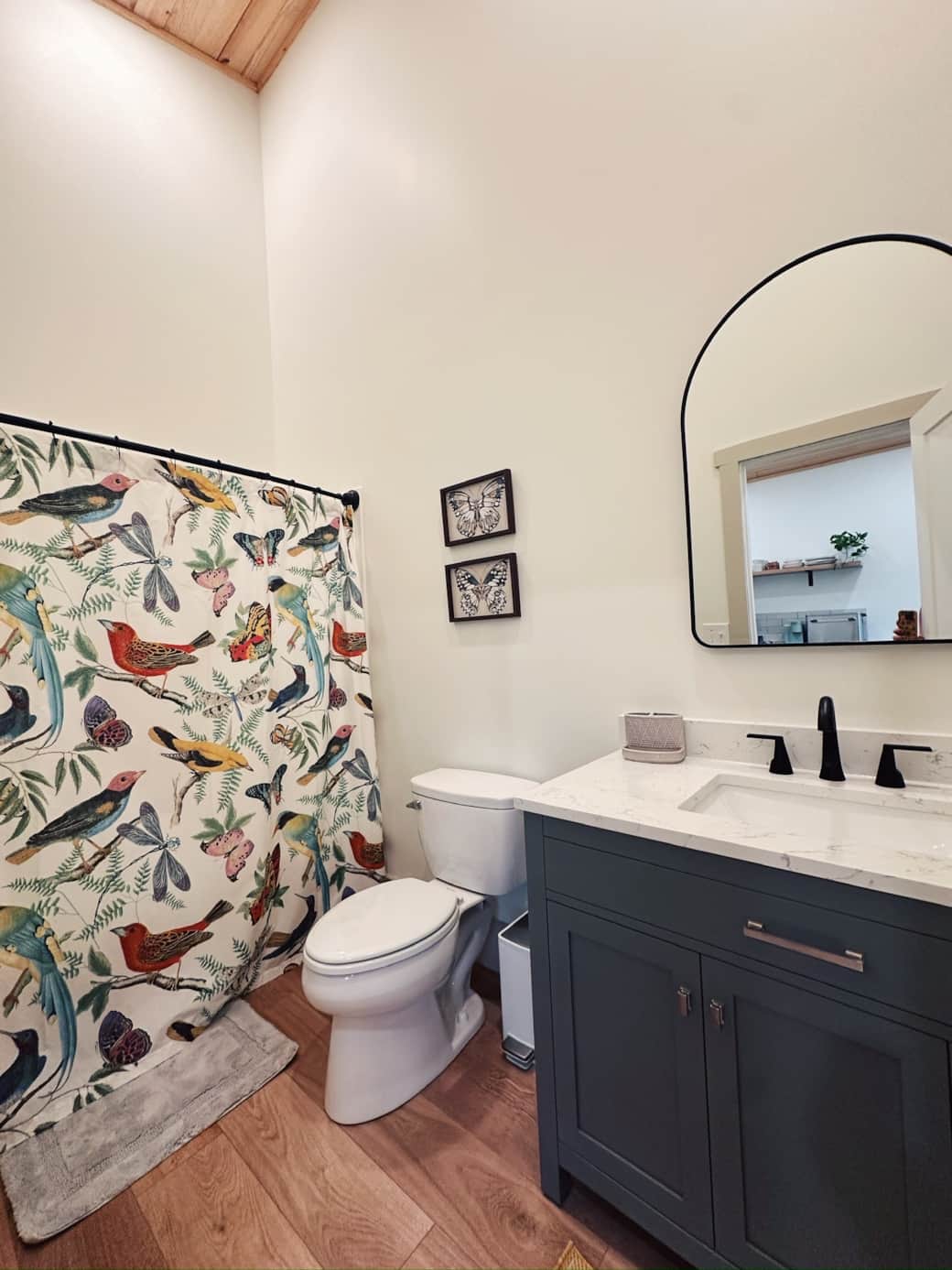 Beautiful full bath with bathtub & large vanity Beautiful full bath with bathtub & large vanity