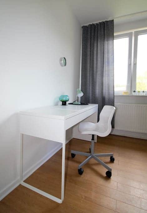 Schreibtisch großes Schlafzimmer