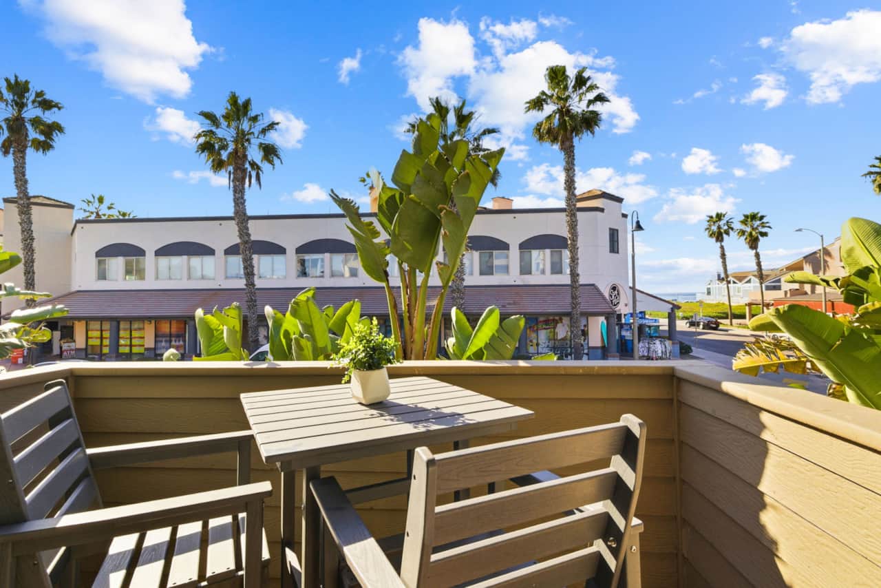 Balcony w/ Outdoor Seating Area