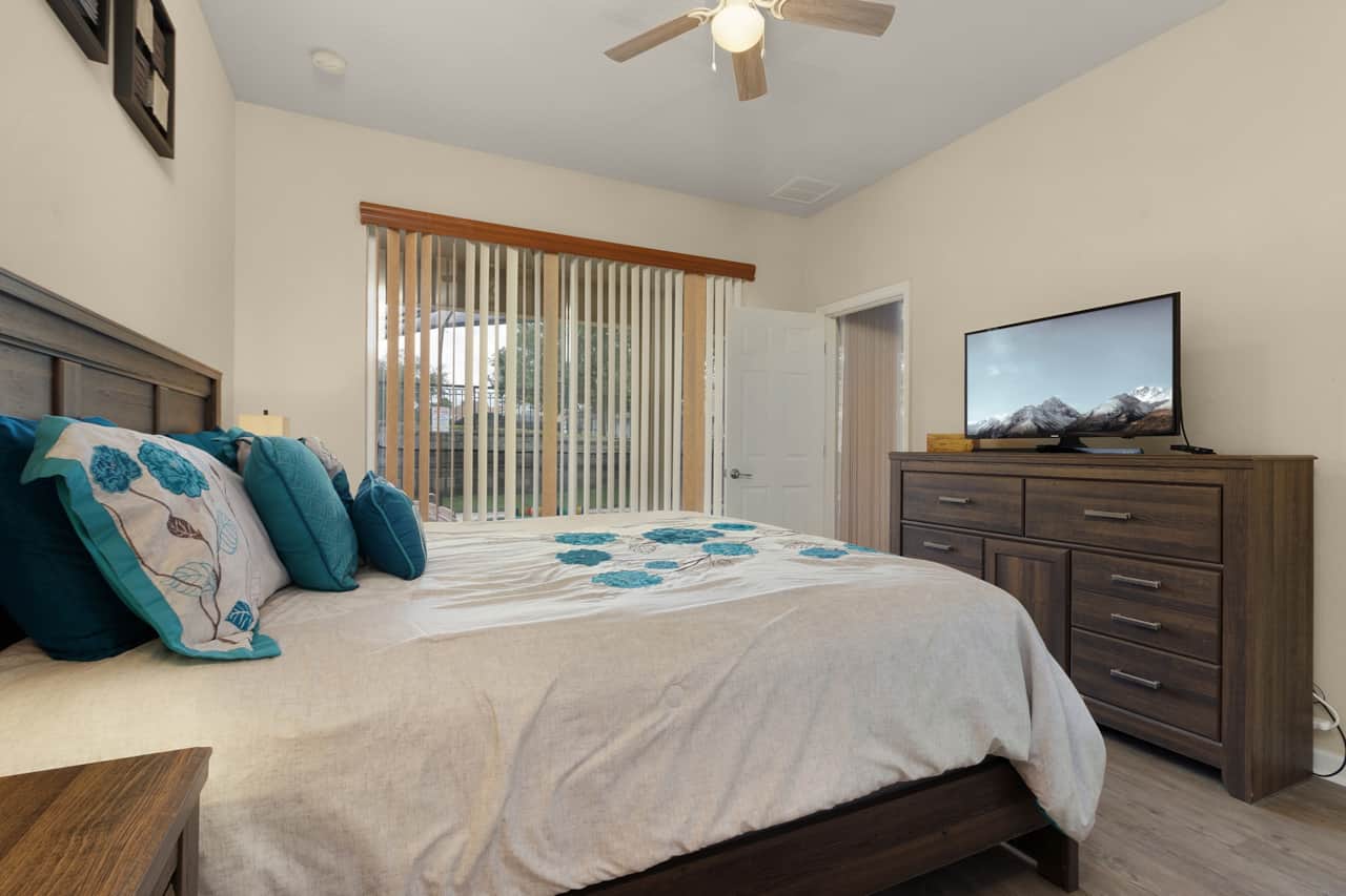 King size Master bedroom - Citrus and Sage