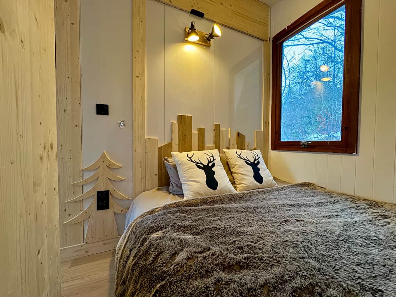Chambre 1 fermé avec une porte pour plus d'intimité lors de vos vacances en famille aux Rousses
