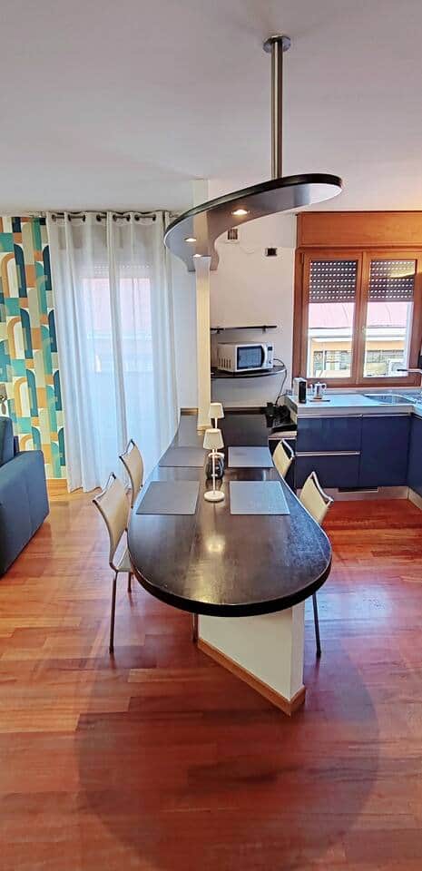 Tavolo da pranzo e cucina