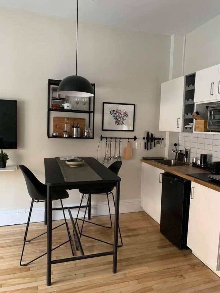 cuisine tout inclus, petit électroménager, machine à café, refrigo, plaque de cuisson, ustensile