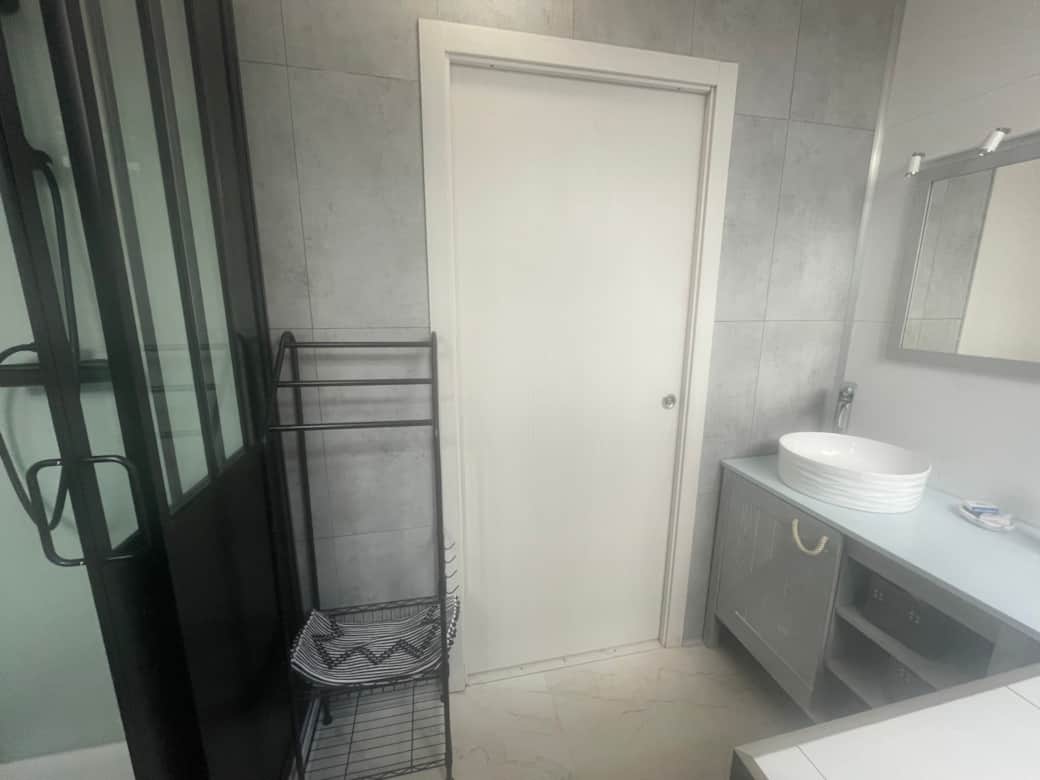 SALLE BAINS FERMEE SALLE BAINS FERMEE