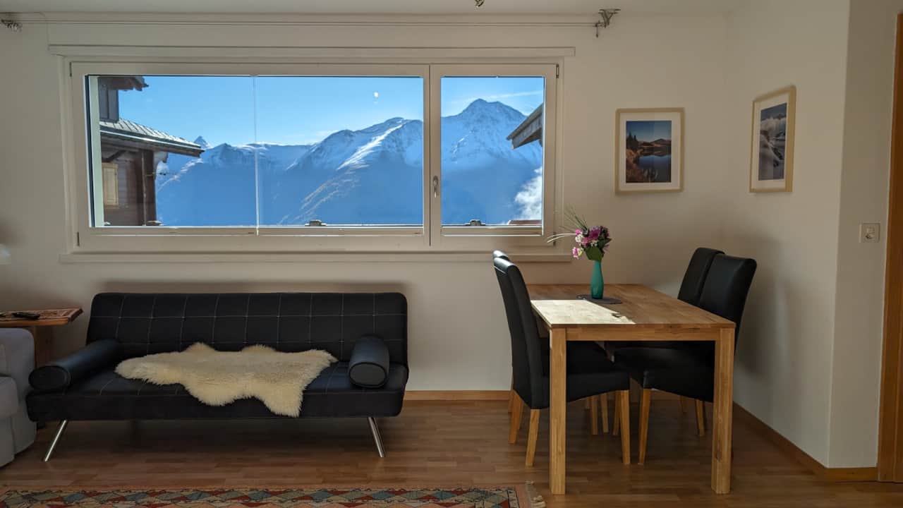 Sofa und Esstisch
