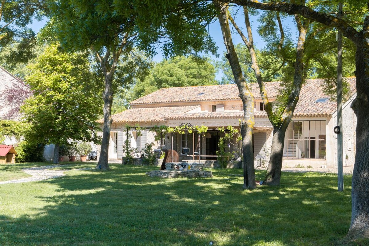 Provençal farmhouse & padel court swimming pool AC