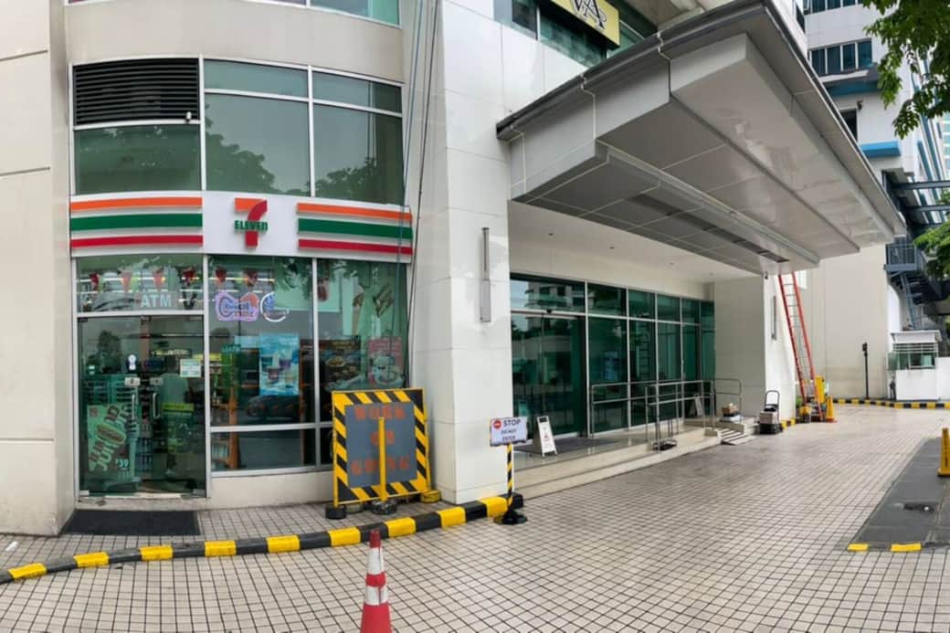 Nestled right beside the building's entrance lobby, you'll find a welcoming 7-Eleven convenience store, perfect for grabbing a quick bite or any essentials you might need.