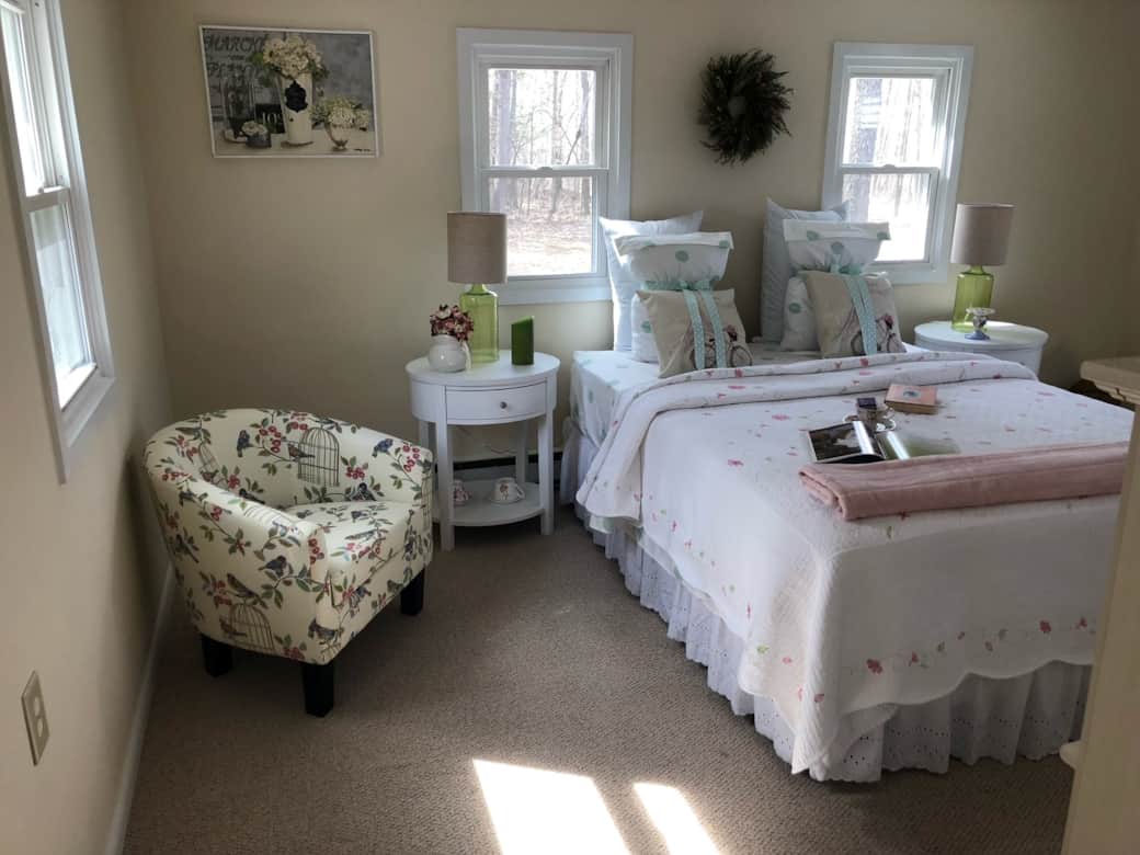 Middle Bedroom Photo